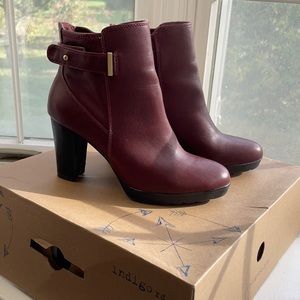 Metaphor ankle booties in burgundy